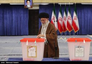 1396022908242119910911454 - حضور رهبر معظم انقلاب در پای صندوق رای