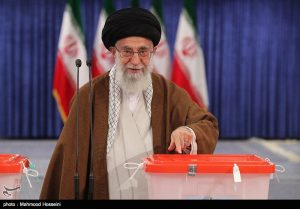 1396022908242130810911454 - حضور رهبر معظم انقلاب در پای صندوق رای