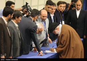 1396022908414840510911674 - حضور رهبر معظم انقلاب در پای صندوق رای