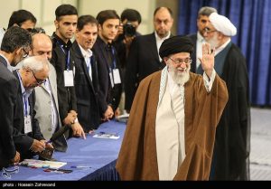 1396022908414871710911674 - حضور رهبر معظم انقلاب در پای صندوق رای
