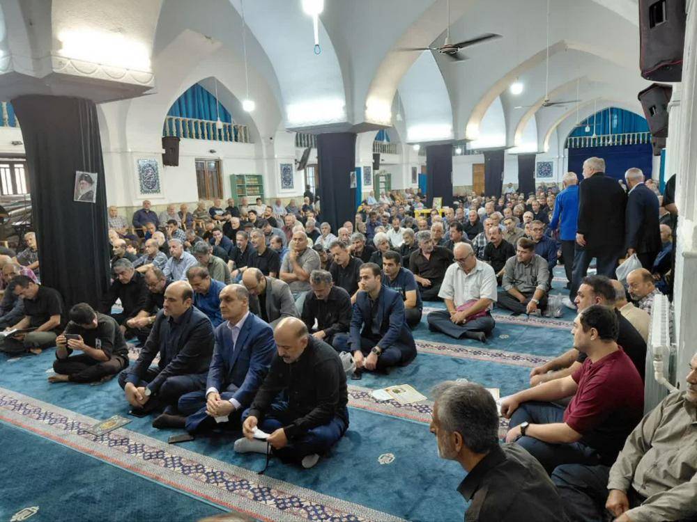 لاهیجان در سوگ ایلیا یاپیر؛ حضور استاندار گیلان و مسئولان لاهیجان در مراسم سوم ایلیا یاپیر + تصاویر 4 6ce719cd 31ce 4185 91a9 f91e550903b4 - لاهیجان در سوگ ایلیا یاپیر؛ حضور استاندار گیلان و مسئولان لاهیجان در مراسم سوم ایلیا یاپیر + تصاویر