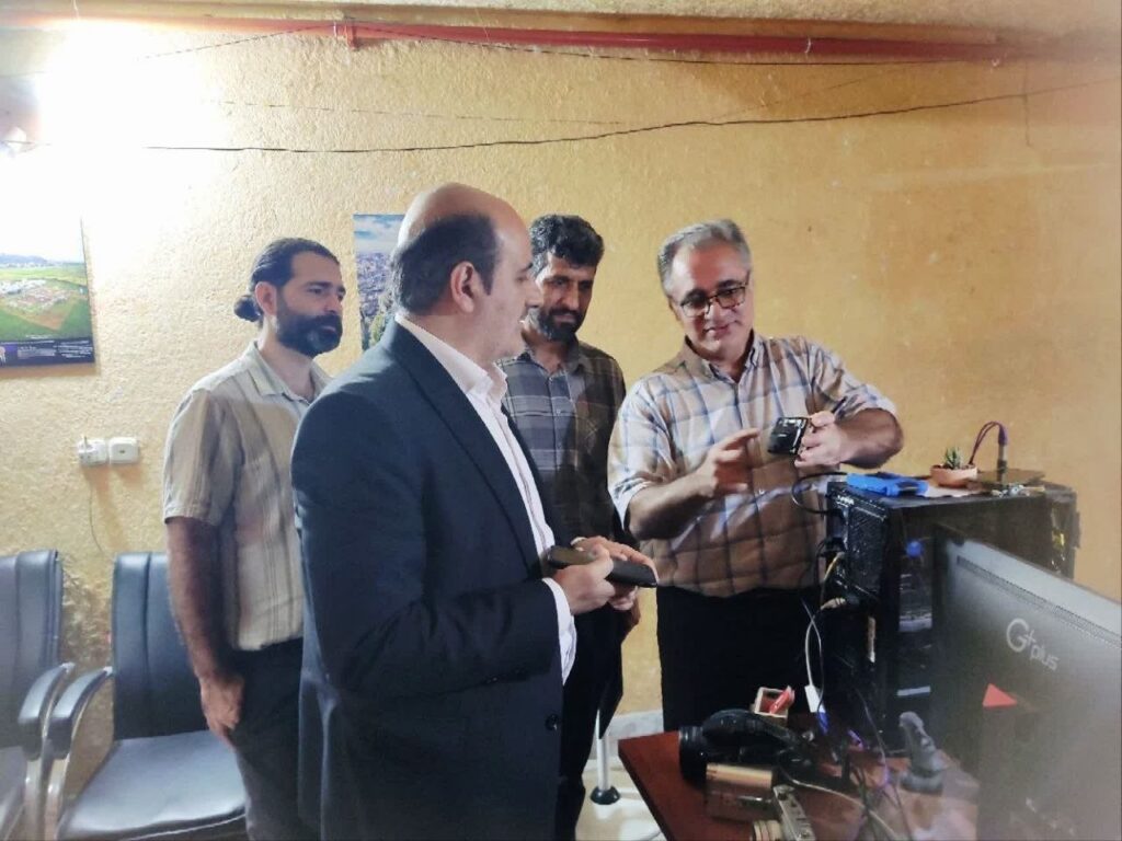 photo 2026 08 19 20 24 02 - تجلیل فرماندار لاهیجان از دو هنرمند عکاس به مناسبت روز جهانی عکاسی