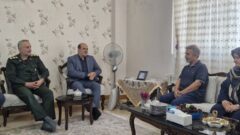 دیدار فرماندار لاهیجان با خانواده شهید «نیما رجب پور»