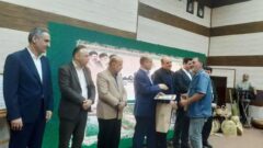 تقدیر از اصحاب فرهنگ و هنر در قاب آیین روز لاهیجان