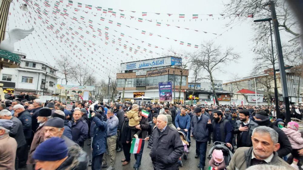 حماسی مردم لاهیجان در ۲۲ بهمن 10 scaled - لاهیجان در ۲۲ بهمن؛ تجلی وحدت و حضور آگاهانه مردم + تصاویر