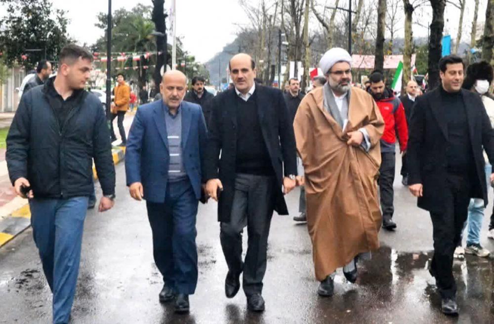 حماسی مردم لاهیجان در ۲۲ بهمن 2 - لاهیجان در ۲۲ بهمن؛ تجلی وحدت و حضور آگاهانه مردم + تصاویر