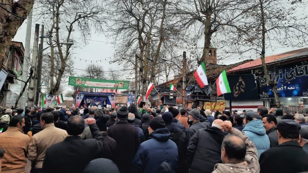 حماسی مردم لاهیجان در ۲۲ بهمن 9 scaled - لاهیجان در ۲۲ بهمن؛ تجلی وحدت و حضور آگاهانه مردم + تصاویر