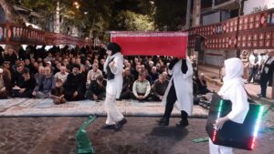 اجرای نمایش خیابانی “در راه ایران” در لاهیجان